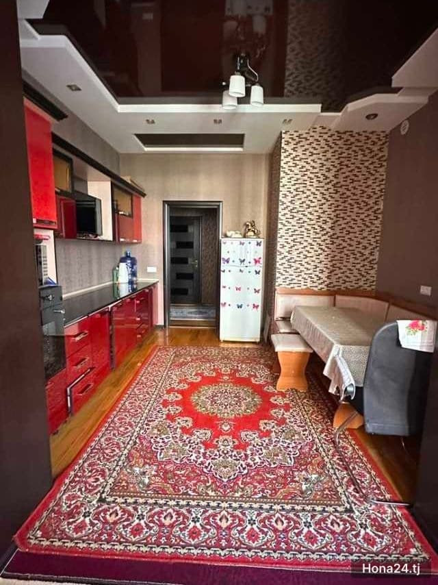 3-комн. квартира, 19-й мкр, 84 м²